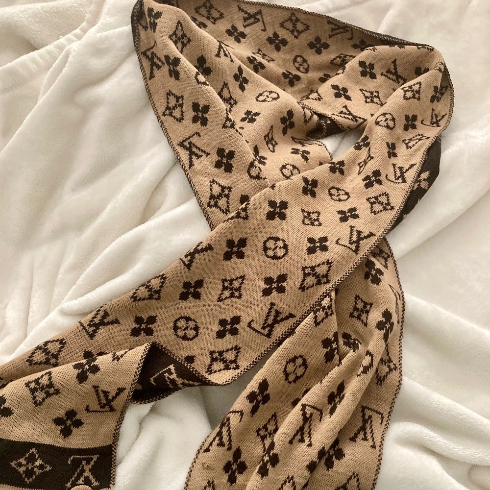 Louis V scarf